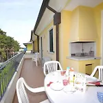 Coastal Escape - Modern Flat With Wi-fi