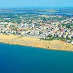 Coastal Escape - Modern Flat With Wi-fi Apartamento