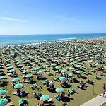 Coastal Escape - Modern Flat With Wi-fi Apartamento Bibione