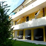 Coastal Escape - Modern Flat With Wi-fi *