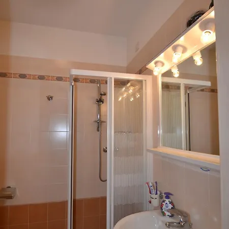 Coastal Escape - Modern Flat With Wi-fi 公寓