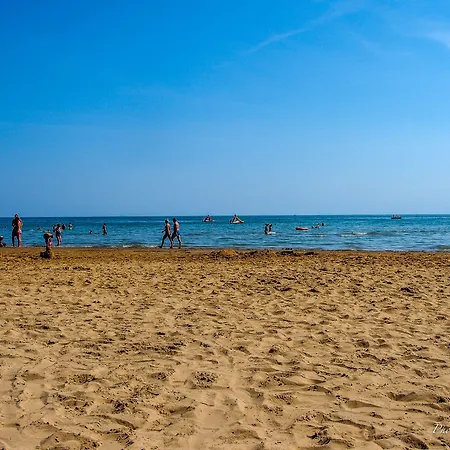 公寓 Coastal Escape - Modern Flat With Wi-fi 比比翁