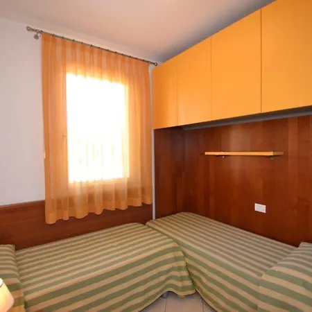 Coastal Escape - Modern Flat With Wi-fi Appartement